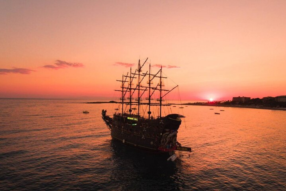 Legend Big Kral Sunset Boat Tour