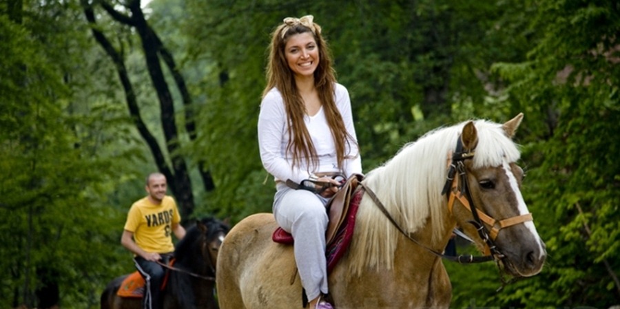 Horse Riding in Side